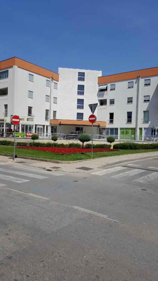 Apartman Vip, With Free Garage Parking พูลา ภายนอก รูปภาพ