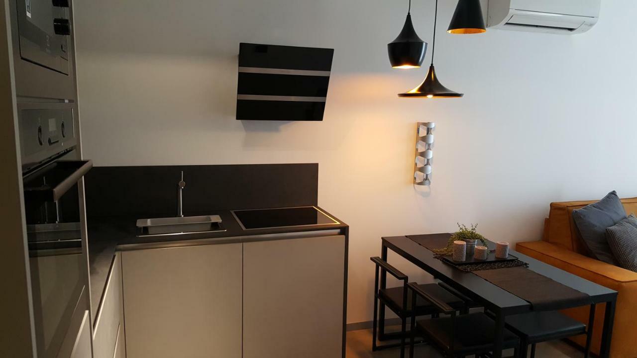 Apartman Vip, With Free Garage Parking พูลา ภายนอก รูปภาพ