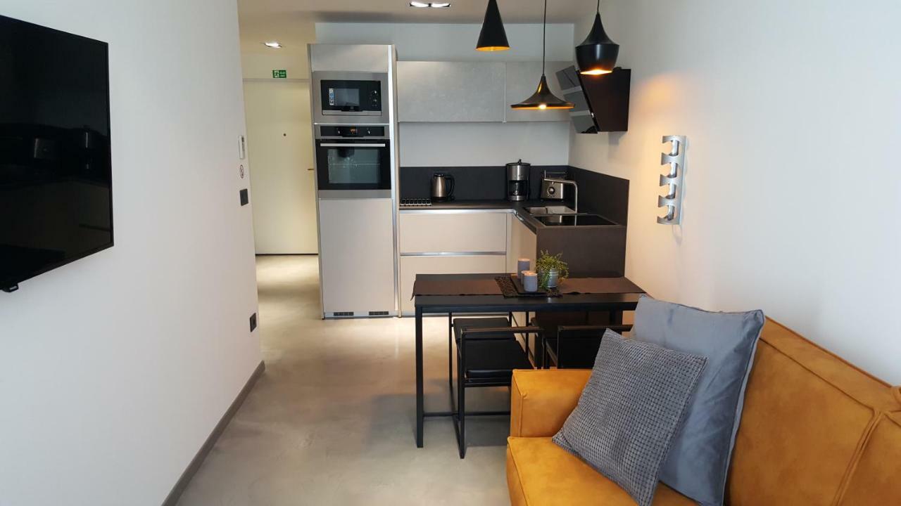 Apartman Vip, With Free Garage Parking พูลา ภายนอก รูปภาพ