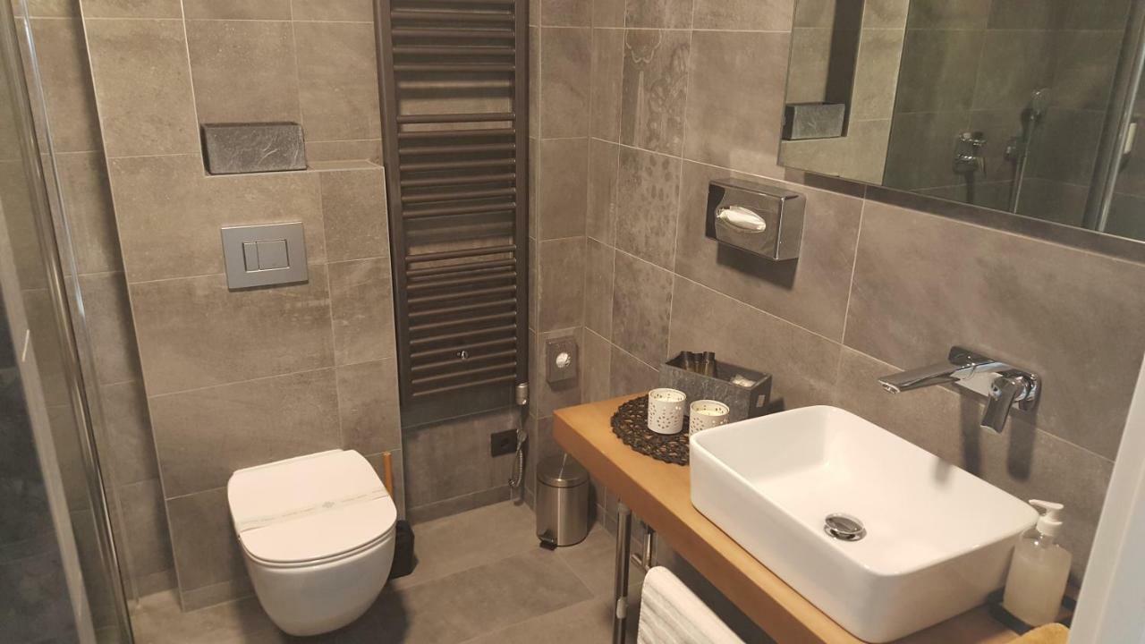 Apartman Vip, With Free Garage Parking พูลา ภายนอก รูปภาพ
