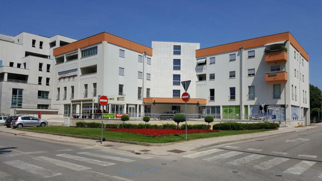 Apartman Vip, With Free Garage Parking พูลา ภายนอก รูปภาพ