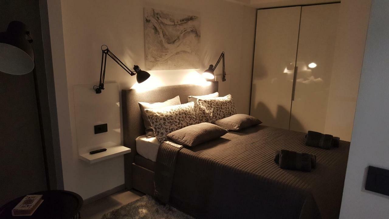 Apartman Vip, With Free Garage Parking พูลา ภายนอก รูปภาพ