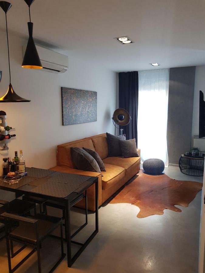 Apartman Vip, With Free Garage Parking พูลา ภายนอก รูปภาพ