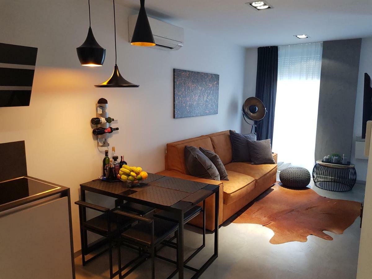 Apartman Vip, With Free Garage Parking พูลา ภายนอก รูปภาพ