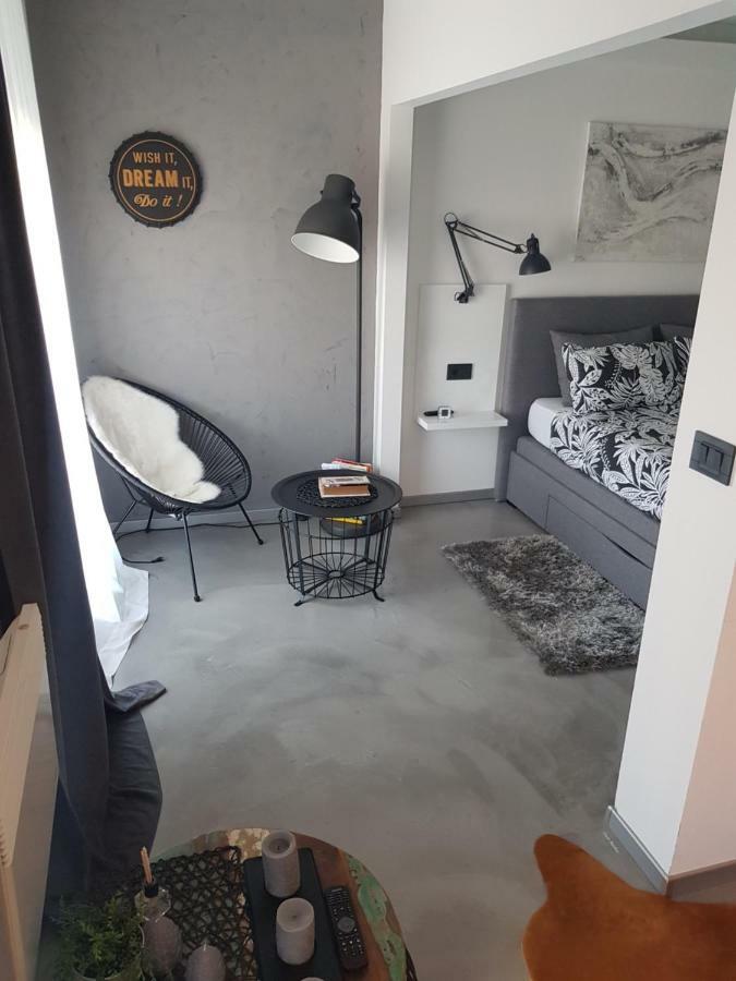 Apartman Vip, With Free Garage Parking พูลา ภายนอก รูปภาพ