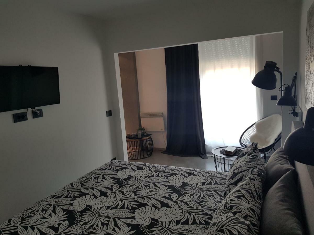 Apartman Vip, With Free Garage Parking พูลา ภายนอก รูปภาพ